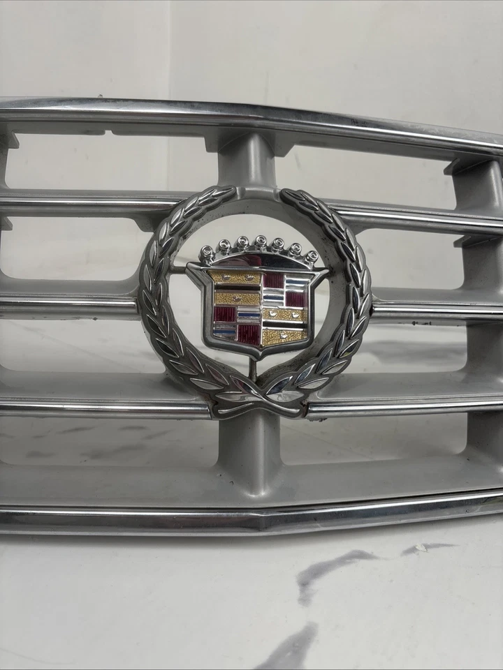Parrilla superior delantera Cadillac Seville STS DTS 1998-2004 Foto 2 de 4