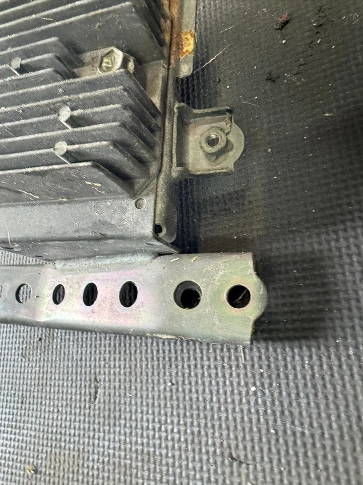 01-04 RECTIFICADOR Y SOPORTE REGULADOR DE VOLTAJE SUZUKI VL800 C50 INTRUDER VOLUSIA Foto 2 de 4