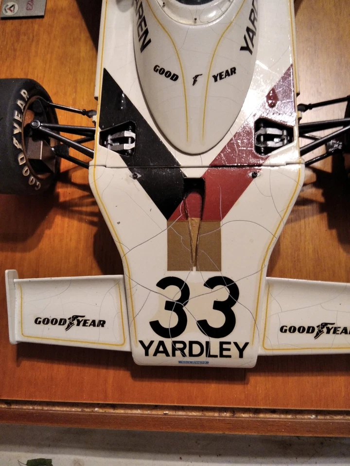 TAMIYA 1/12- YARDLEY MC LAREN M23-VERNICE E RETROTRENO NON PERFETTI (RIPARABILI) - Immagine 2 di 4