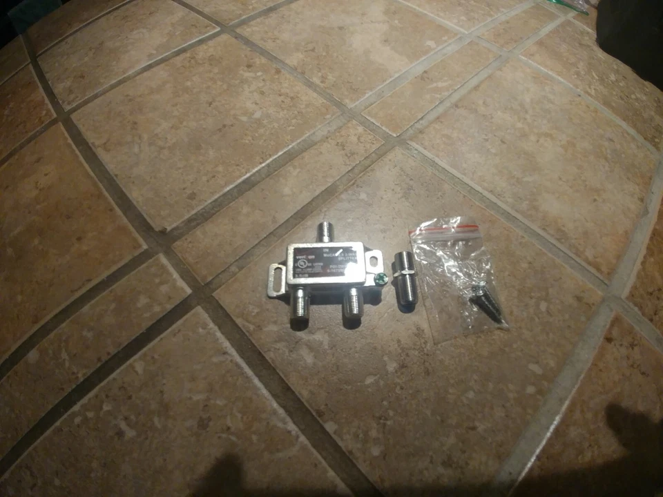 new Verizon Fios PDI 2-Way Splitters MoCA 2.0 5-1675 MHz (PDI-2WWB-2.0) - Image 2 of 2