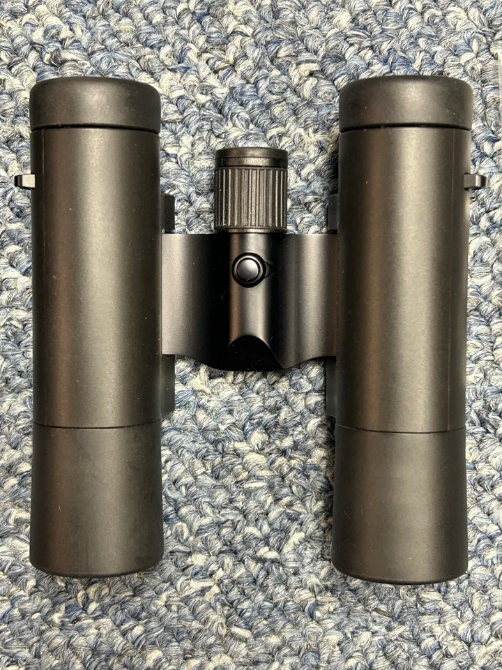 Leica Ultravid 10x25 BR AquaDura Binoculars Black Model 40253 - New in Open Box - Image 4 of 4