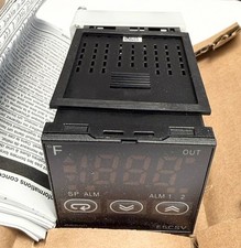 Omron Temperature Controller E5CSV-R1T-F, 100...