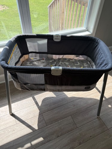 Chicco Lulla Go Deluxe Bassinet, good condition, kept in smoke free home