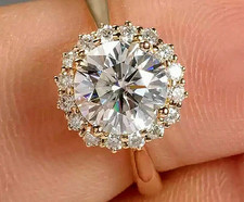3.10Carat White Round Sapphire CZ Halo Style Engagement Ring In 925 Silver.