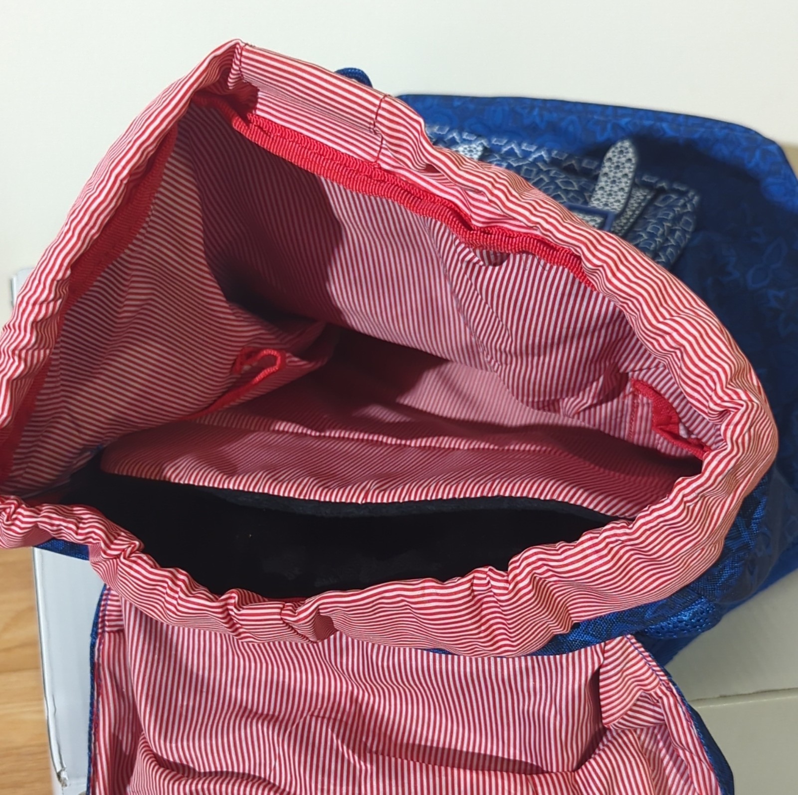 Herschel Blue Geometric Pattern Backpack Drawstri… - image 4