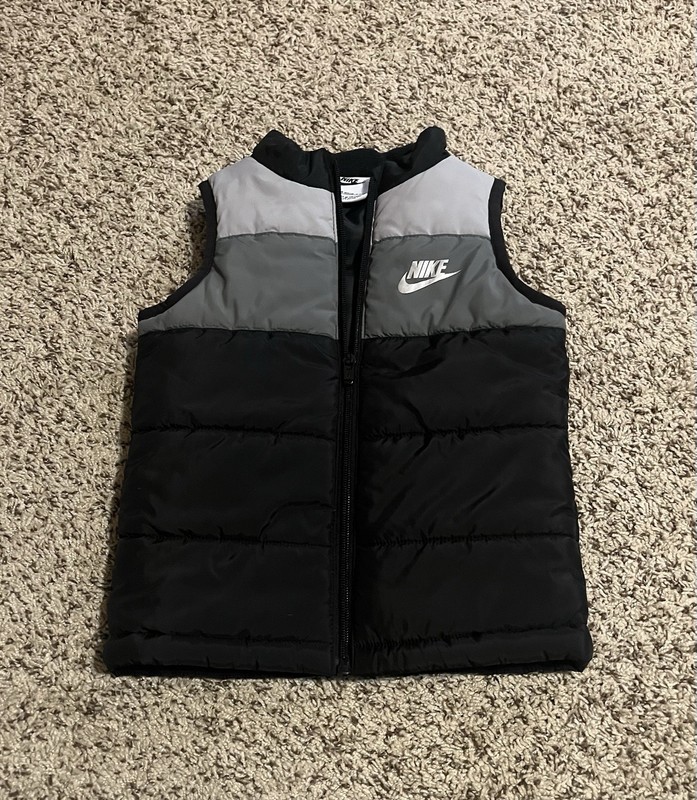 Boy’s Nike Puffer Vest Size 4T