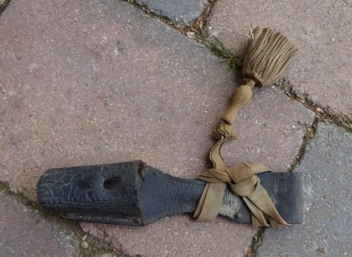 original Koppelschuh um 1900 mit Portepee, beides beschädigt
