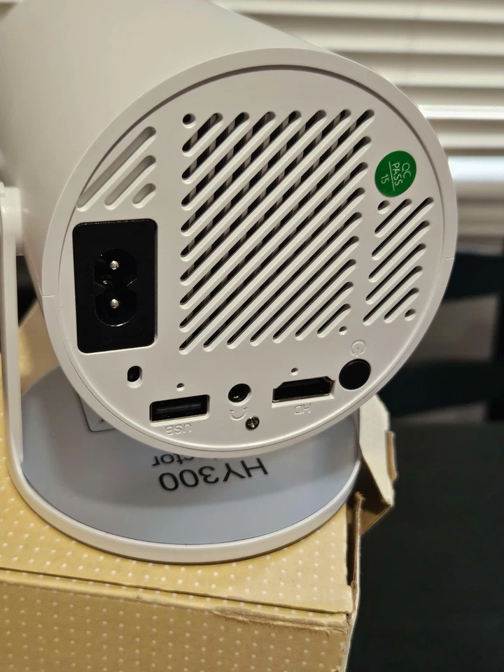 Smart Mini Projector Android 11 WiFi6 Bluetooth 5.0 4K Support 9000L Portable - Image 3 of 4