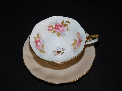 ROYAL ALBERT PINK ROSES CUP AND SAUCER PEACH EXTERIOR GOLD TRIM - Picture 3 of 4
