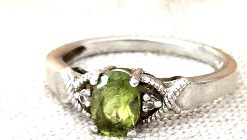 Vintage?  Sterling Silver 925 Green Peridot Ring Sz 6.5 Pretty Sparking! Womans