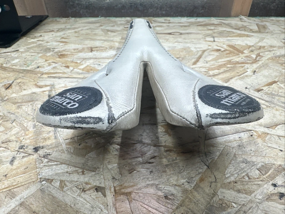 Sillín de bicicleta de carretera Selle San Marco 152 mm x 278 mm cuero blanco 222 g Foto 4 de 4