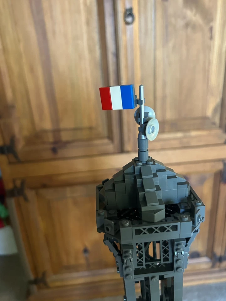 Lego Creator Expert #10181 Eiffel Tower Retired NEAR COMPLETE (missing 8 pieces) - Image 4 of 4
