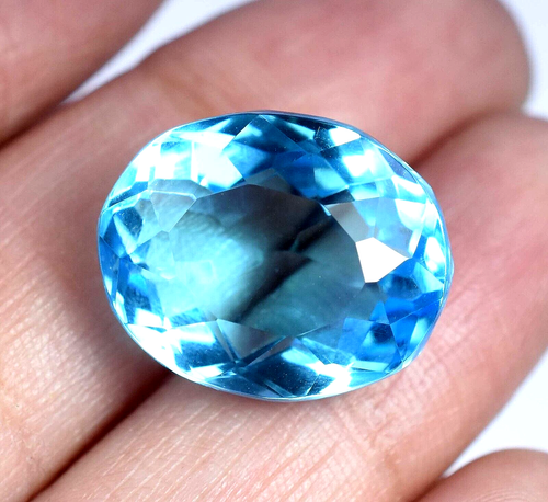 Topaze Bleue, Carrée 9 Mm 4.20 Carats – Pierres Du Monde