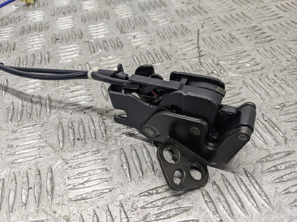 MAZDA RX8 192PS CUPÉ 4 PUERTAS 2006 CERRADURA DE PUERTA MECÁNICA (LADO DEL CONDUCTOR TRASERO) ROJO Foto 2 de 4