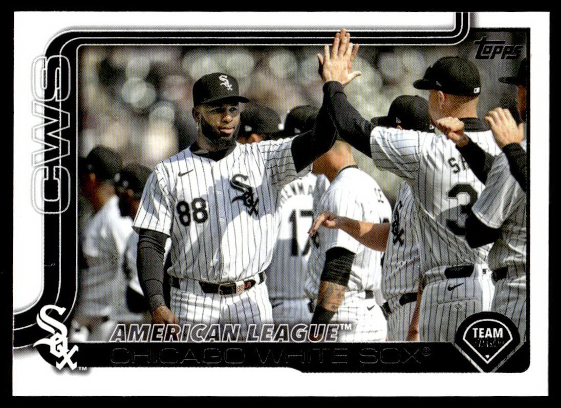 2025 Topps Series 2 Chicago White Sox Team Card #352