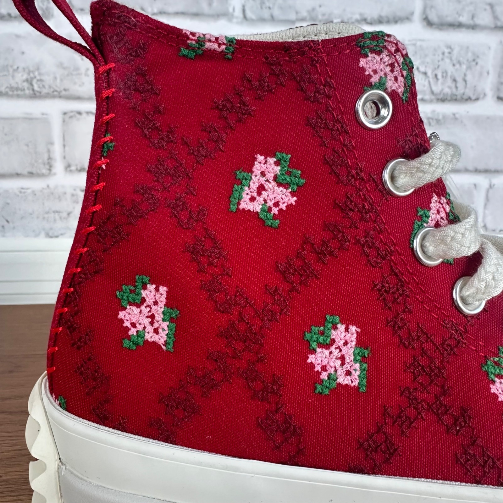 ✨Converse Run Star Hike Platform Sz 9 Women's Shoes Cross Stitch Roses A14885C  thumbnail 9