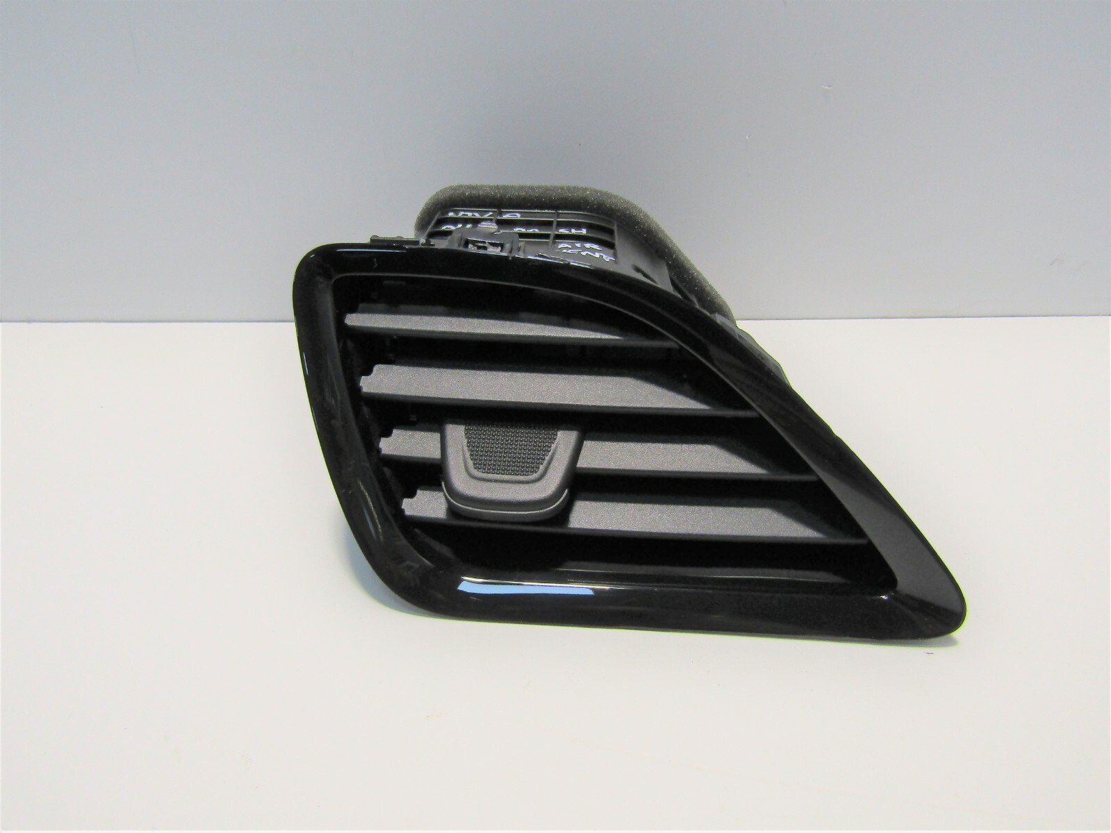 VAUXHALL VIVA 2015-19 NEARSIDE LEFT FRONT DASHBOARD AIR VENT 95250708     O4488