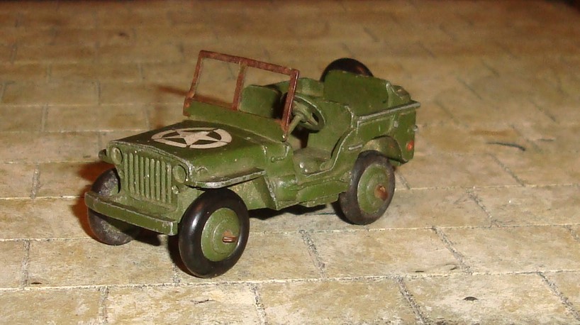 Jeep Willys porte fusée SS10 - 1/43 Dinky Toys 828 by Meccano