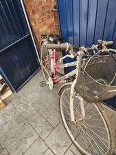 Ladies ‘Universal’ 5 Gear Bicycle with wire basket, lights, mudguards