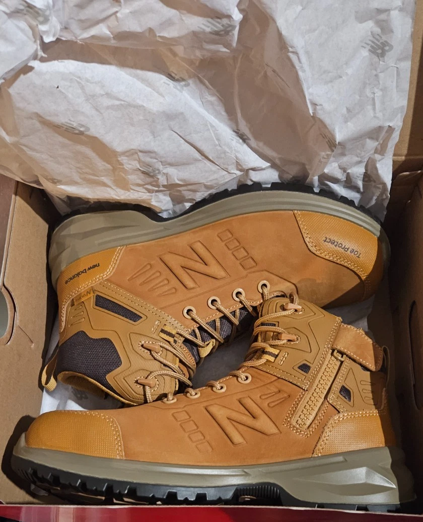 new balance men's CALIBRE WHEAT COMPOSITE TOE BOOTS size 8.5 2E NEW open box