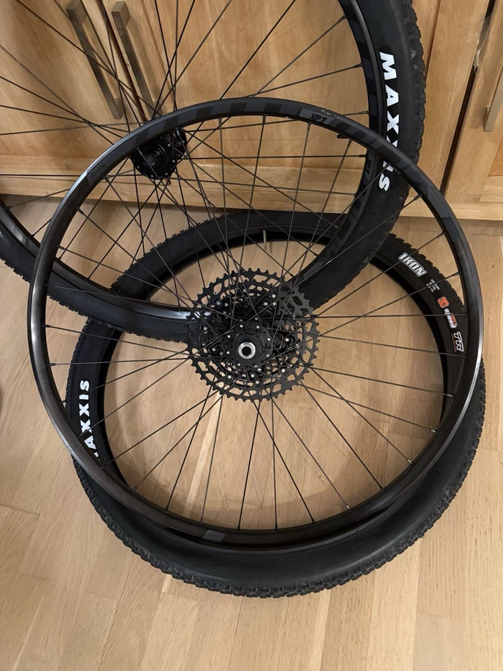 MTB LRS XC29 MDK-XP1 15x110 12x148 6 Bolt 29“ Zoll 32 Speichen vom Neurad dem.