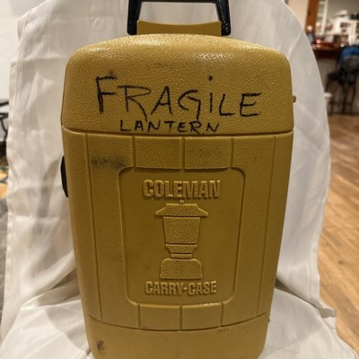 Coleman ランタン　キャリーケース イエロー Coleman Yellow Plastic Lantern Case Portable Durable Parts Storage