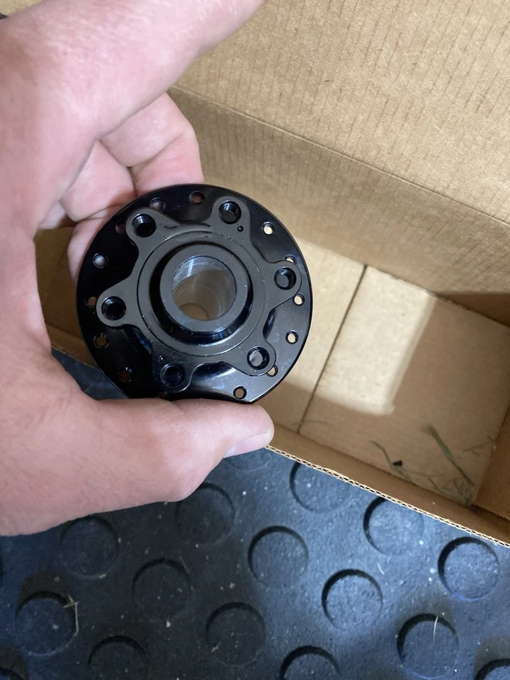 Buje delantero Industry Nine Hydra, 6 pernos, 15x110 Boost, 32h Foto 3 de 3