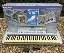 Yamaha PSR-290 61-Key Electronic Keyboard Built-in Speaker With Used Guide Boxed