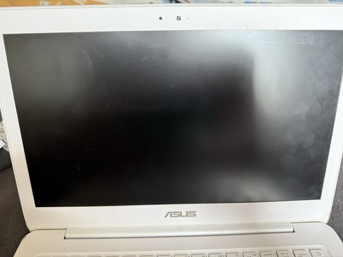 ASUS Zenbook UX305F 128GB SSD 8GB Ram White - fully functioning - Picture 3 of 9