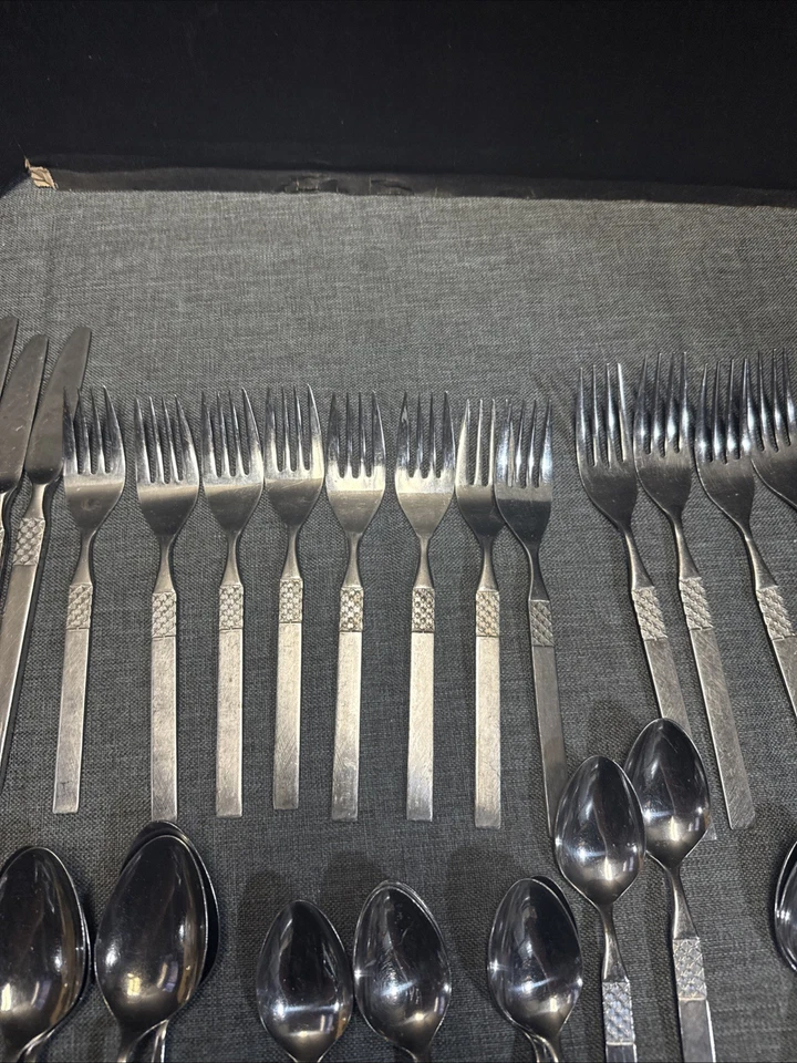 Lote de 44 cubiertos Oxford Hall de acero inoxidable OXH58 escotilla cruzada bruñida Foto 3 de 4