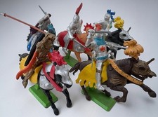 Vintage Britains Deetail Mounted Knights, 5x Figures