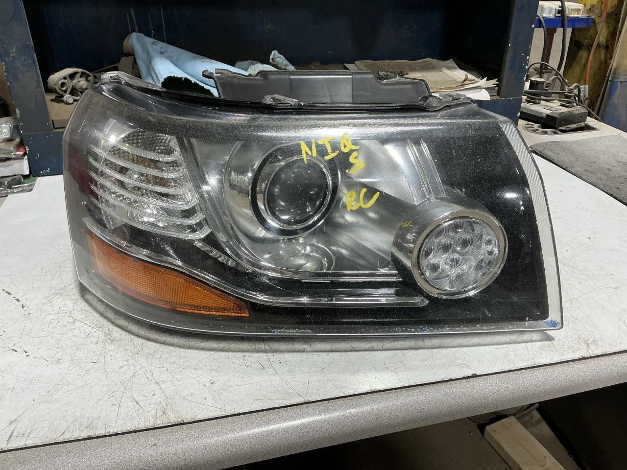 Passenger Headlight LED Accent Halogen Fits 13-15 LR2 857359