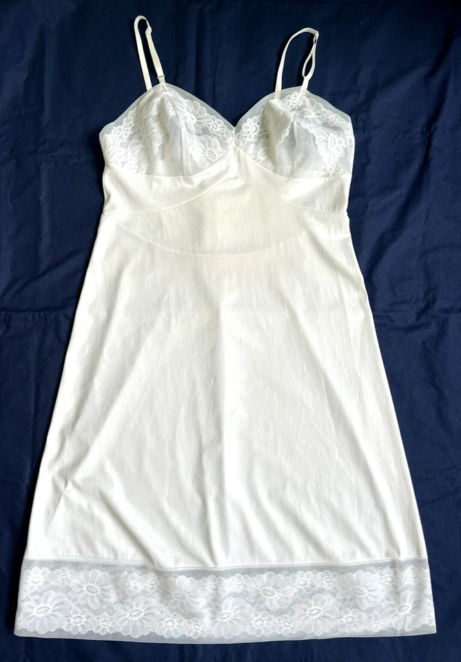 50s Vanity Fair tamanho completo 36 M corpo de náilon sedoso EUA branco muito bom estado usado acabamento em renda - Imagem 4 de 4