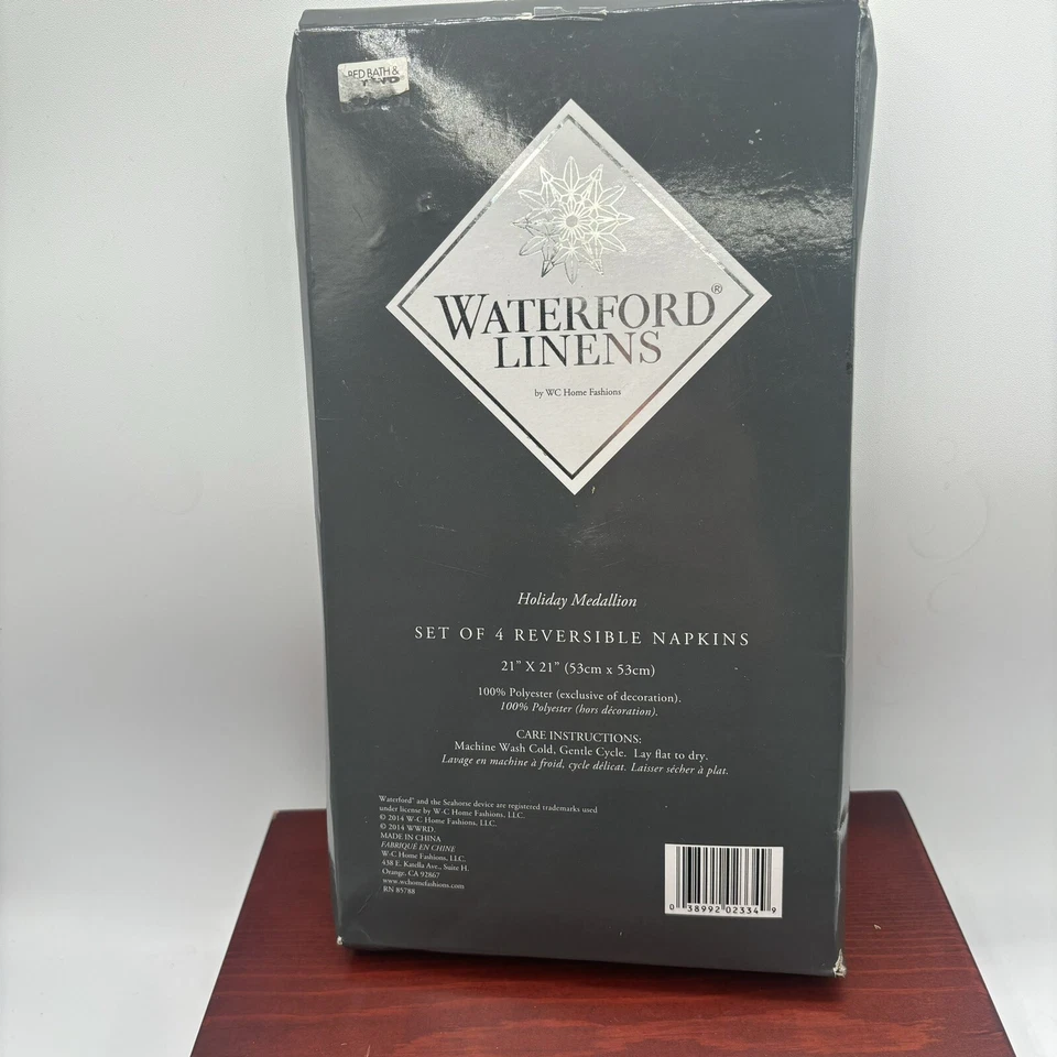 Waterford Linens 21”x21” reversível 4 guardanapos “Holiday Medallion” enfeitado novo na caixa - Imagem 3 de 4