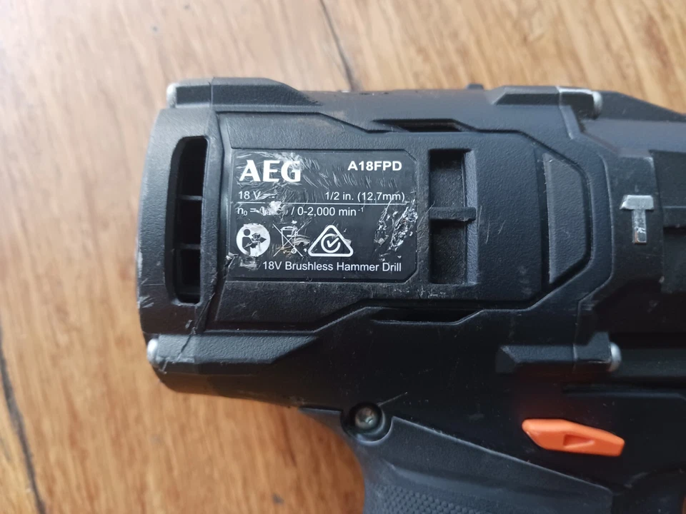 Taladro percutor inalámbrico sin escobillas AEG A18FPD 18V Fusion EDICIÓN LIMITADA SOLO PIEL Foto 3 de 4