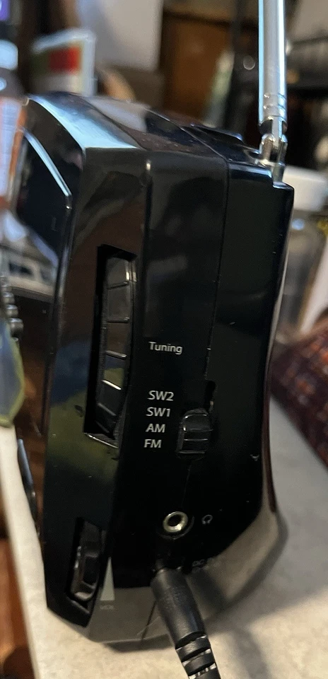 GPX R633B Shortwave AM-FM Clock Radio Black with Adapter - Image 2 of 4