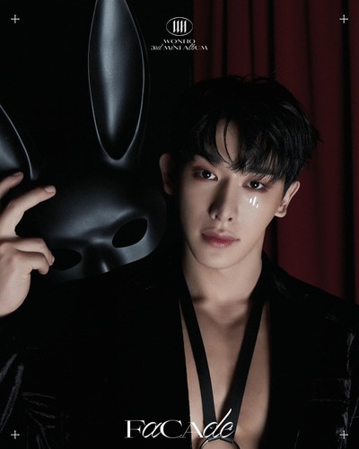 WONHO 3rd Mini Album FACADE Random Ver CD+96p Book+P.Card+F.Poster+Bookmark+Gift - Imagen 7 de 12