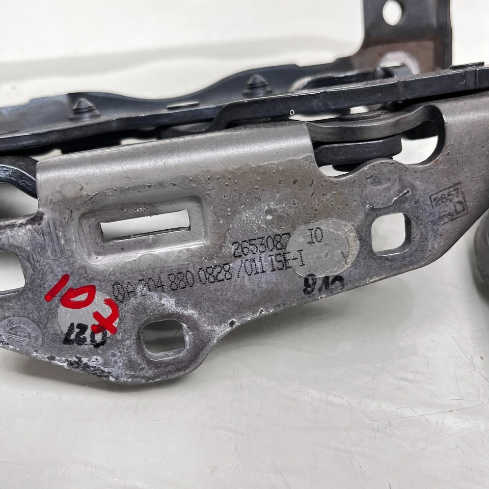 2008-2014 MERCEDES-BENZ W204 C300 RIGHT & LEFT SIDE HOOD HINGE PAIR SET OEM - Image 3 of 4