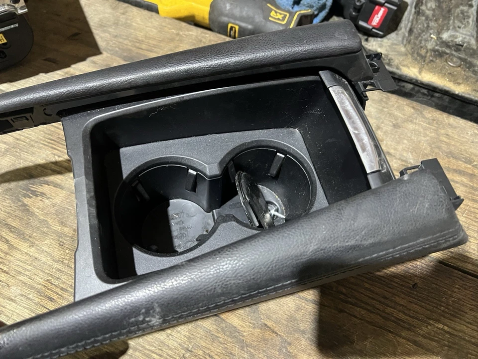 Porta-copo console central Mazda 3 2018 fabricante de equipamento original - Imagem 2 de 2