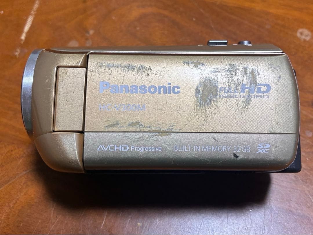 Panasonic　HC-V300M Panasonic HC-V300M Gold Full HD Camcorder 32GB Built-In Memory