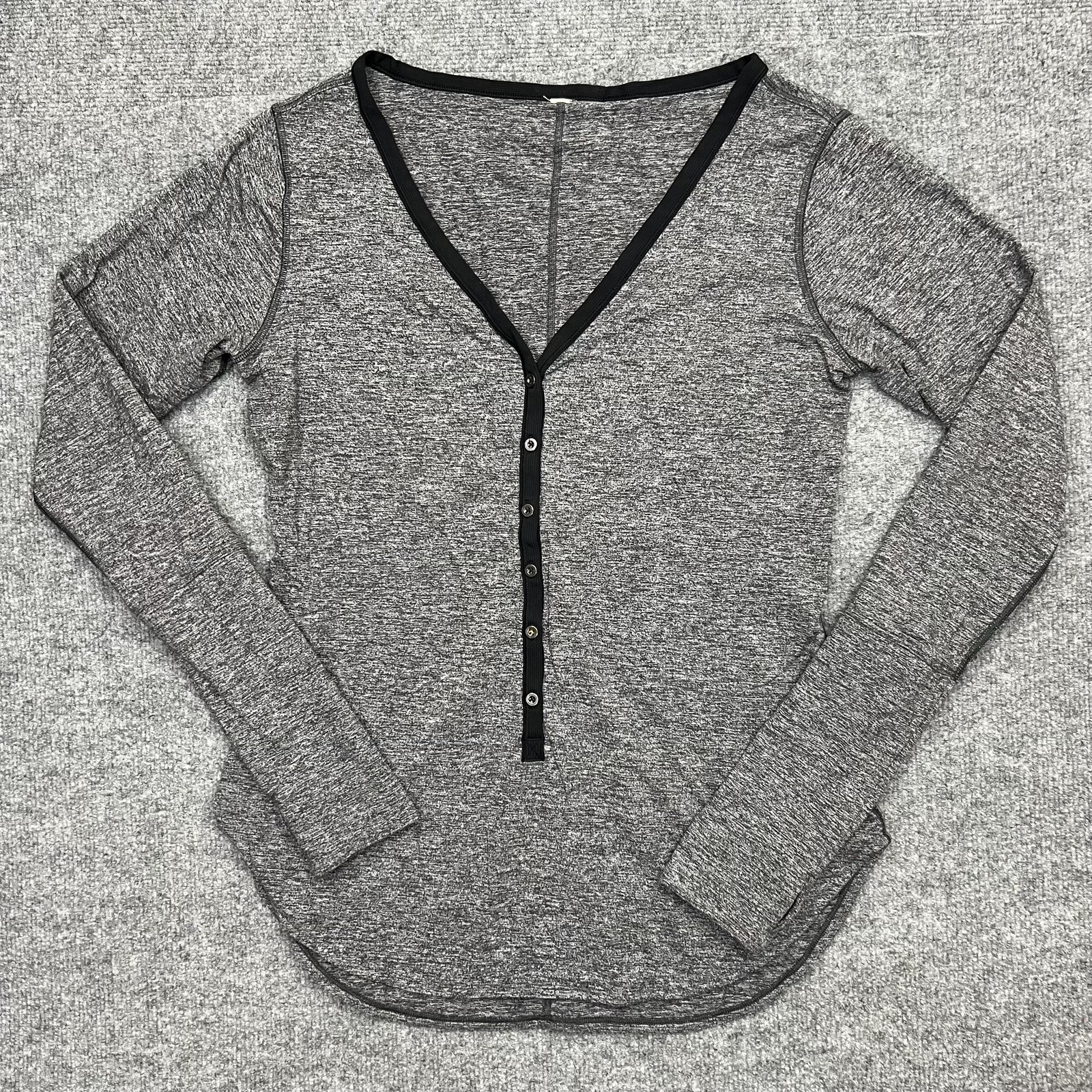 Lululemon Shirt Womens Small Gray Long Sleeve Henley Thumbholes Athletic