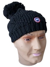 Canada Goose Women  s Hat Oversized Pom Pom Merino Wool Black One Size