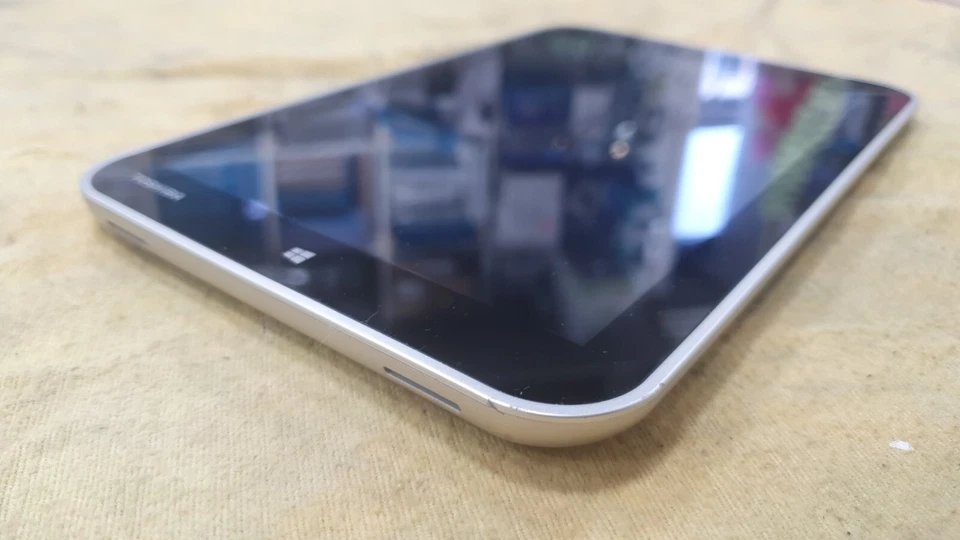 TGB305 Toshiba Encore WT8 Windows Tablet Toshiba WTA-8 READ DESCRIPTION - Image 2 of 4