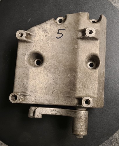 Halter für Klimakompressor BMW  E31  850CSi  oder BMW  E38  750i  V12 / 17104729