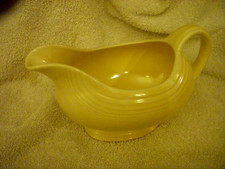 VINTAGE FIESTAWARE IVORY OR LIGHT YELLOW GRAVY BOAT