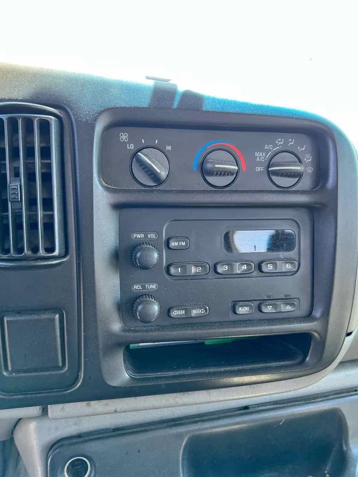 Used Left Rear Cargo Door Assembly Back fits: 2001 Chevrolet Express 2500 van w/ Foto 3 de 4