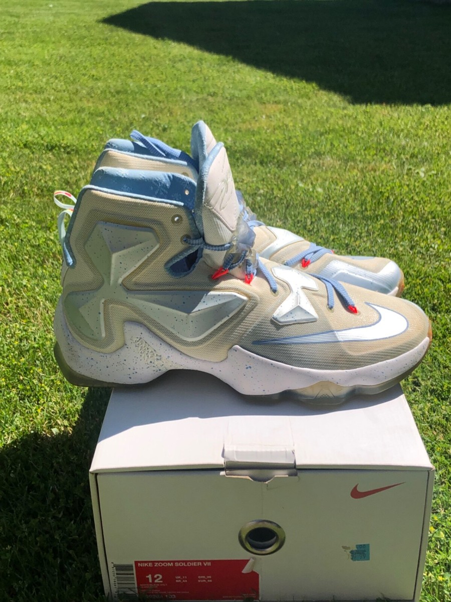 Nike LeBron 13 Christmas Size 12