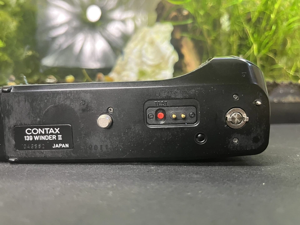 Contax 139 Winder ii Film Winder Damaged for parts untested - Image 3 of 4