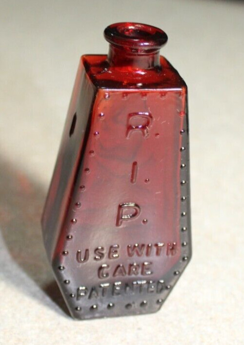 VINTAGE WHEATON RUBY RED SKULL & CROSSBONES RIP COFFIN POISON 3" BOTTLE #600
