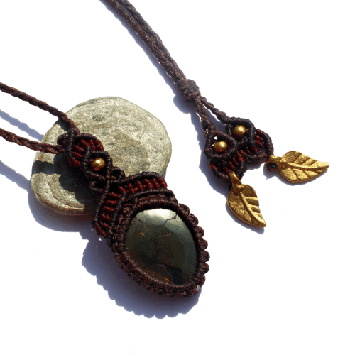Collana artigianale pietra preziosa Reiki ciondolo boho macramè pirite dorata naturale - Foto 12 di 17
